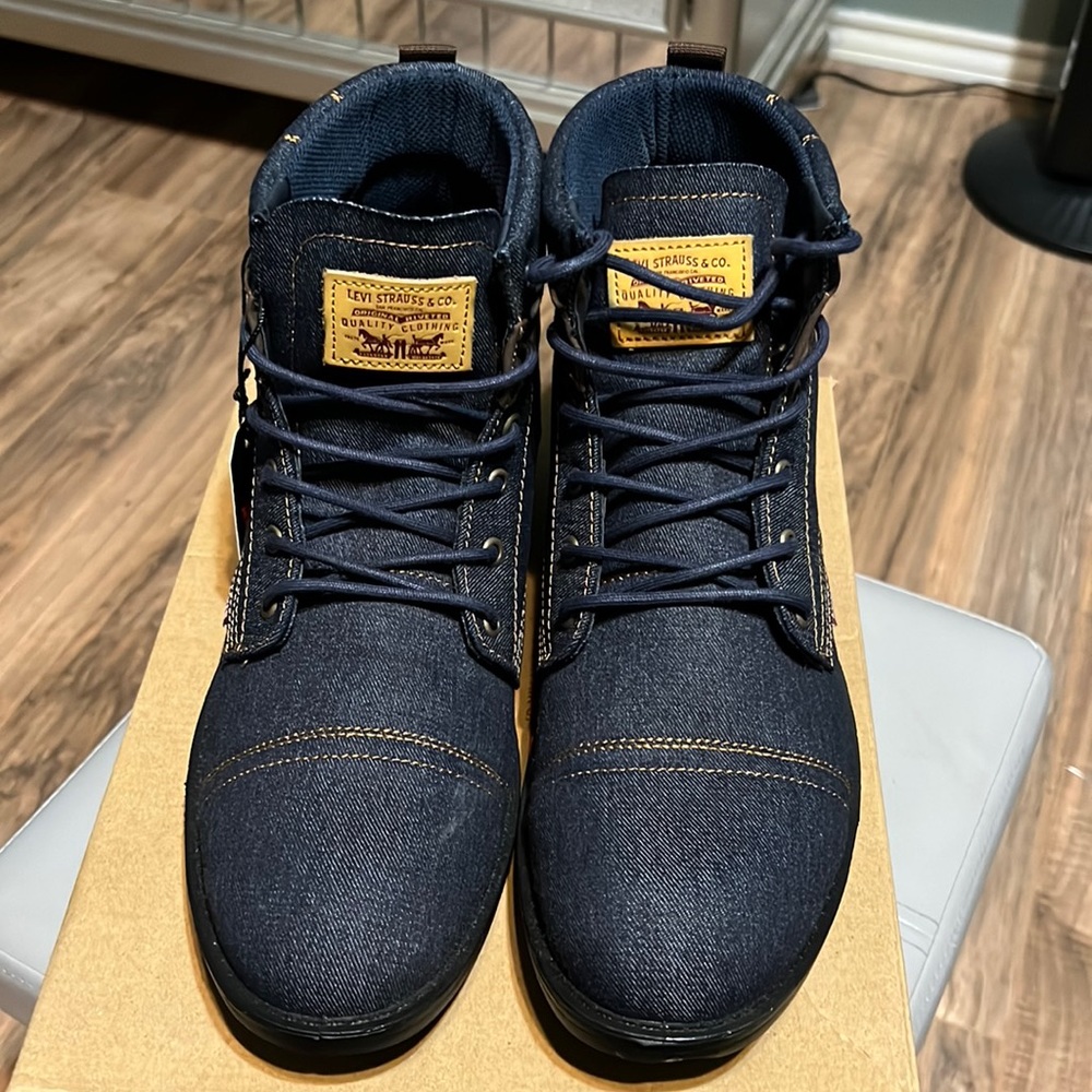 Levi’s Denim boots 🥾